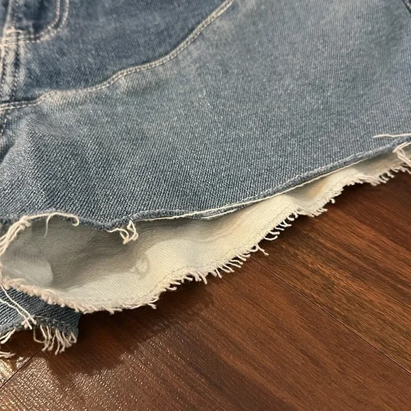 NWT HOLLISTER Ultra High Rise Patchwork Mom Denim Jean Shorts 3” Inseam, Size 7 - Picture 8 of 11